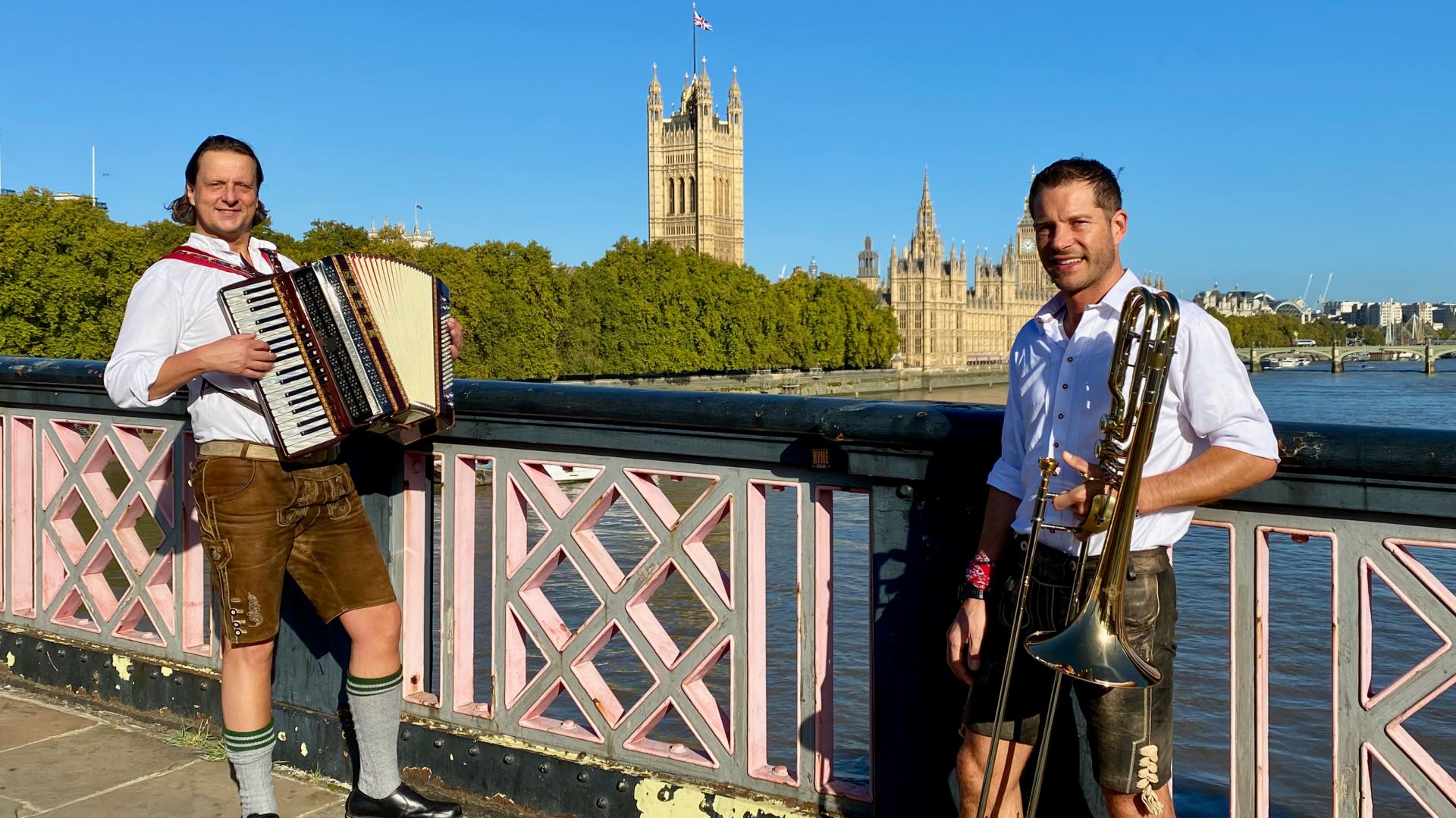 Orchestre bavarois Bergvagabunden joue dans un Oktoberfest à Londre (Source: https://www.bergvagabunden.com/en/oktoberfest-band-germany/london-birmingham-manchester-leeds-uk/)